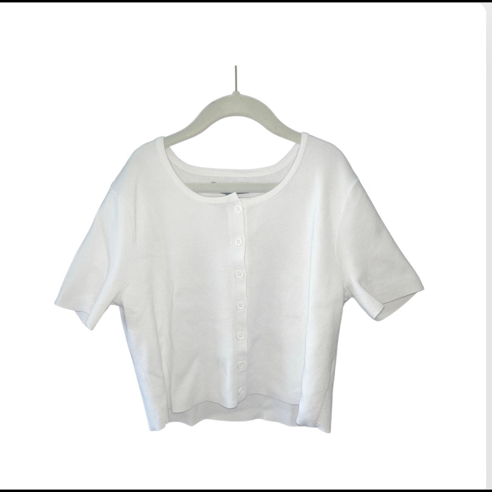 White cropped tee, size small from Pacsun, brand Kendall and Kylie